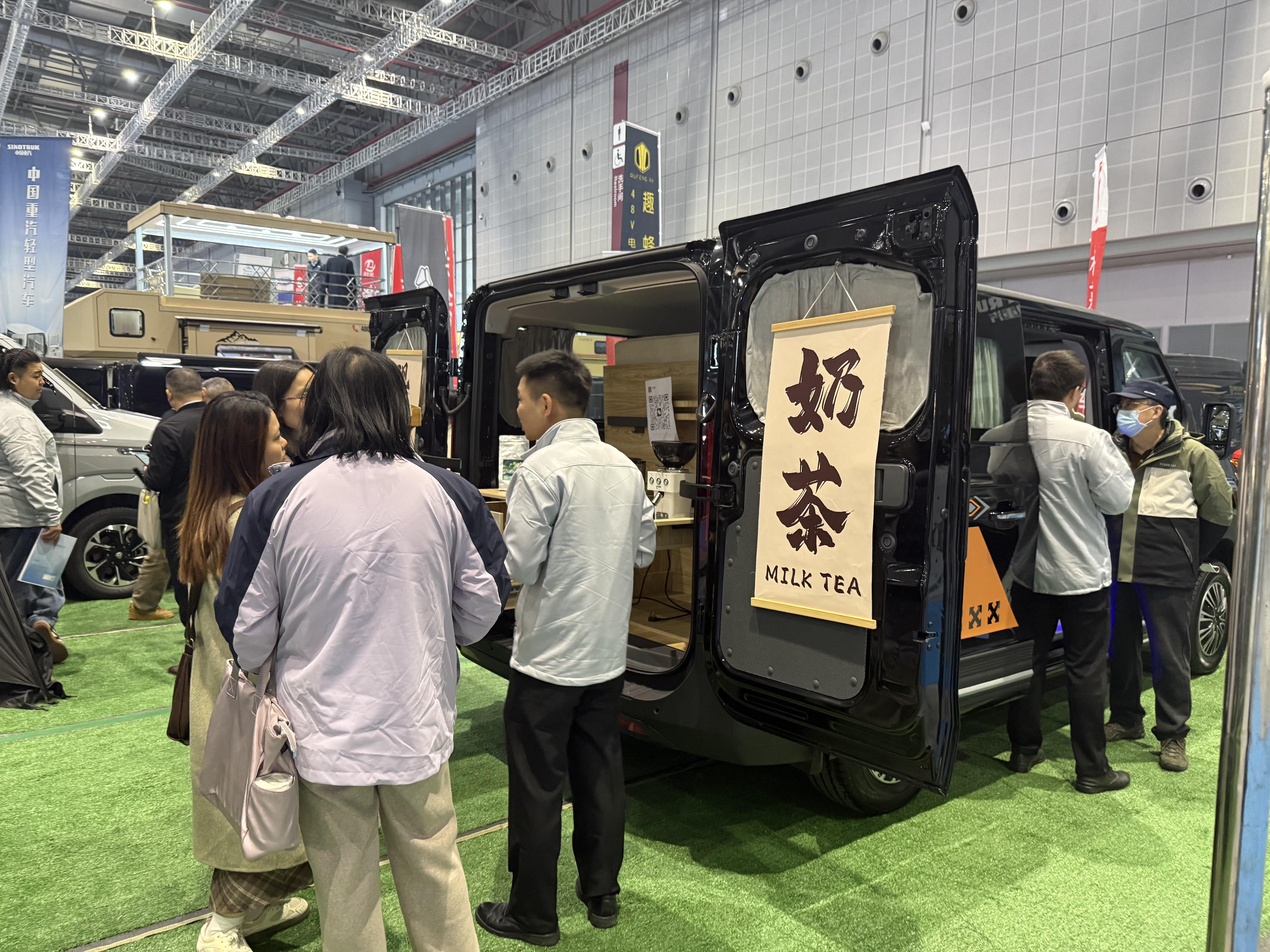 ！中国重汽轻型汽车首登上海国际房车展不朽情缘电子游戏网址多品类强势出击(图4)