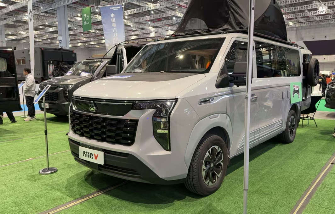 ！中国重汽轻型汽车首登上海国际房车展不朽情缘电子游戏网址多品类强势出击(图6)